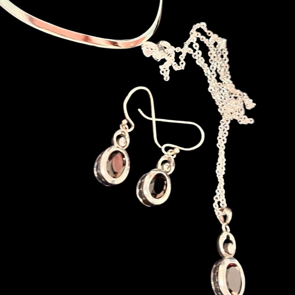 Garnet Sterling set necklace, bangle, earrings Vtg case with blue velvet lining - Picture 3 of 7